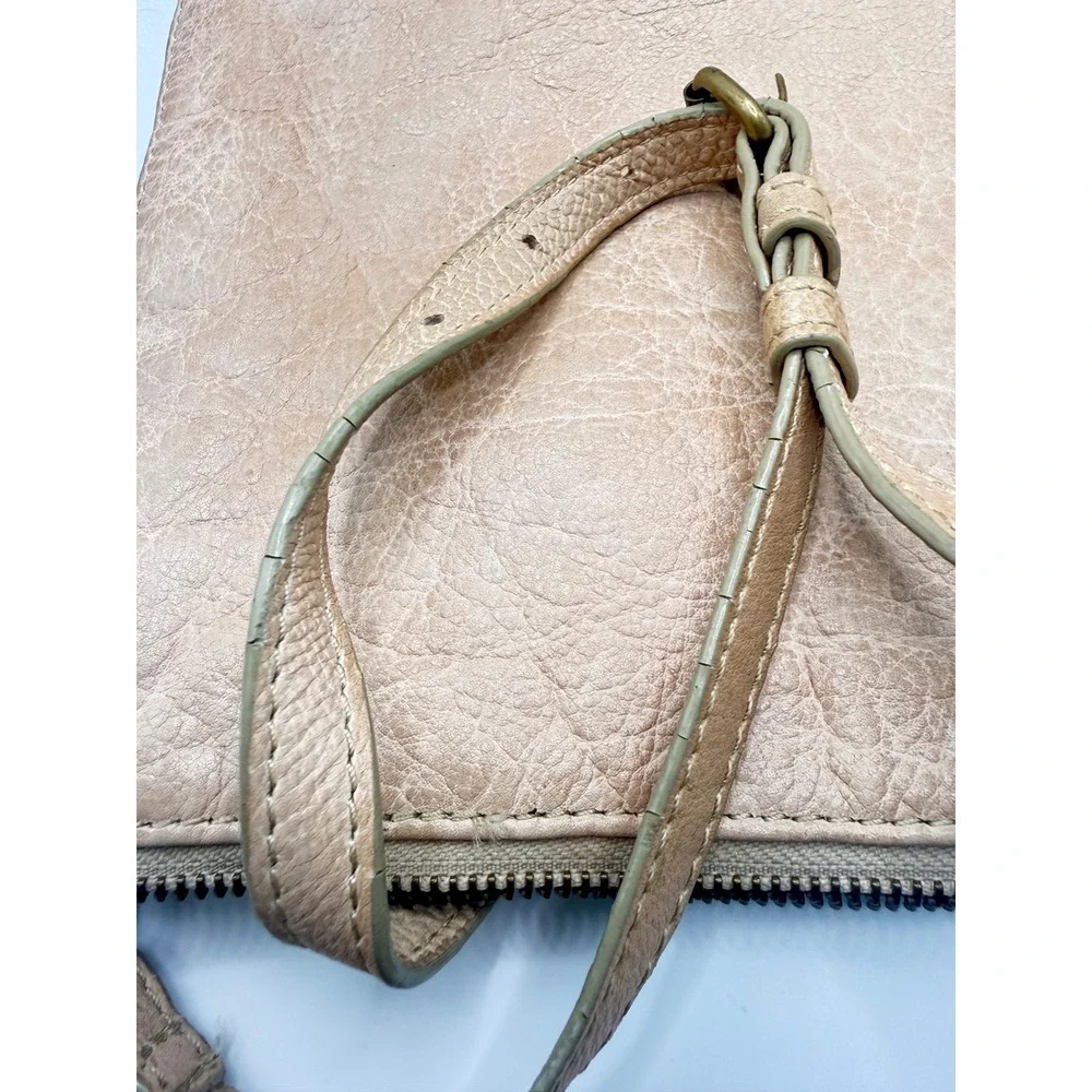 Frye and Co Crossbody Bag Womens Medium Peach Tan Fair Stud Distressed Leather